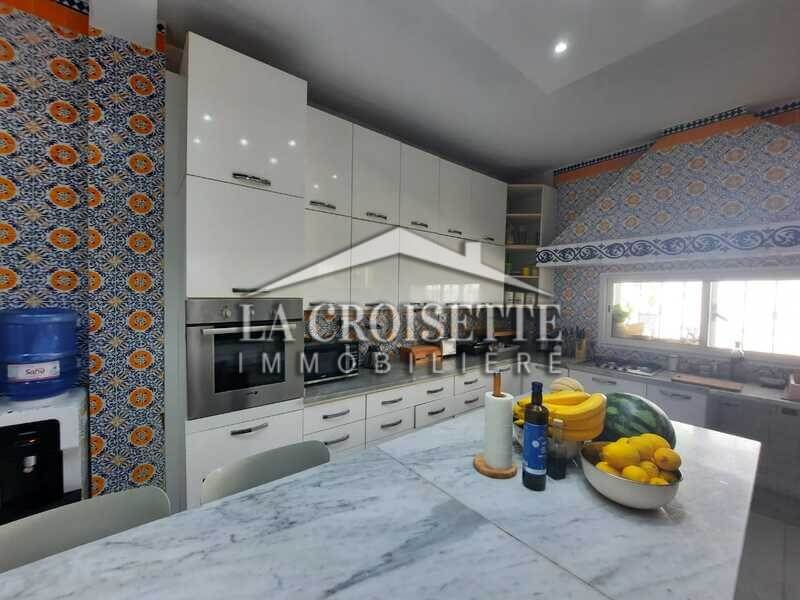  Villa S+5 avec piscine à Gammarth 